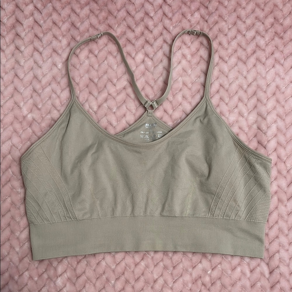 Pro-Fit Seamless Sports Bra EUC - Picture 1 of 2
